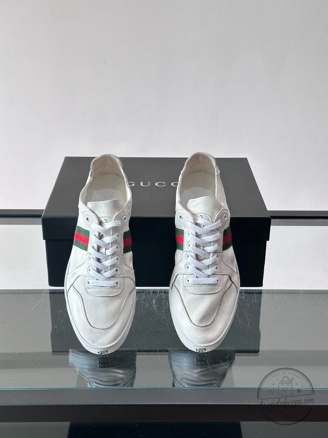 Gucci Low-Top Sneakers in White Leather Featuring Red and Green Web Stripe 7 Gucci Low-Top Sneakers in White Leather Featuring Red and Green Web Stripe