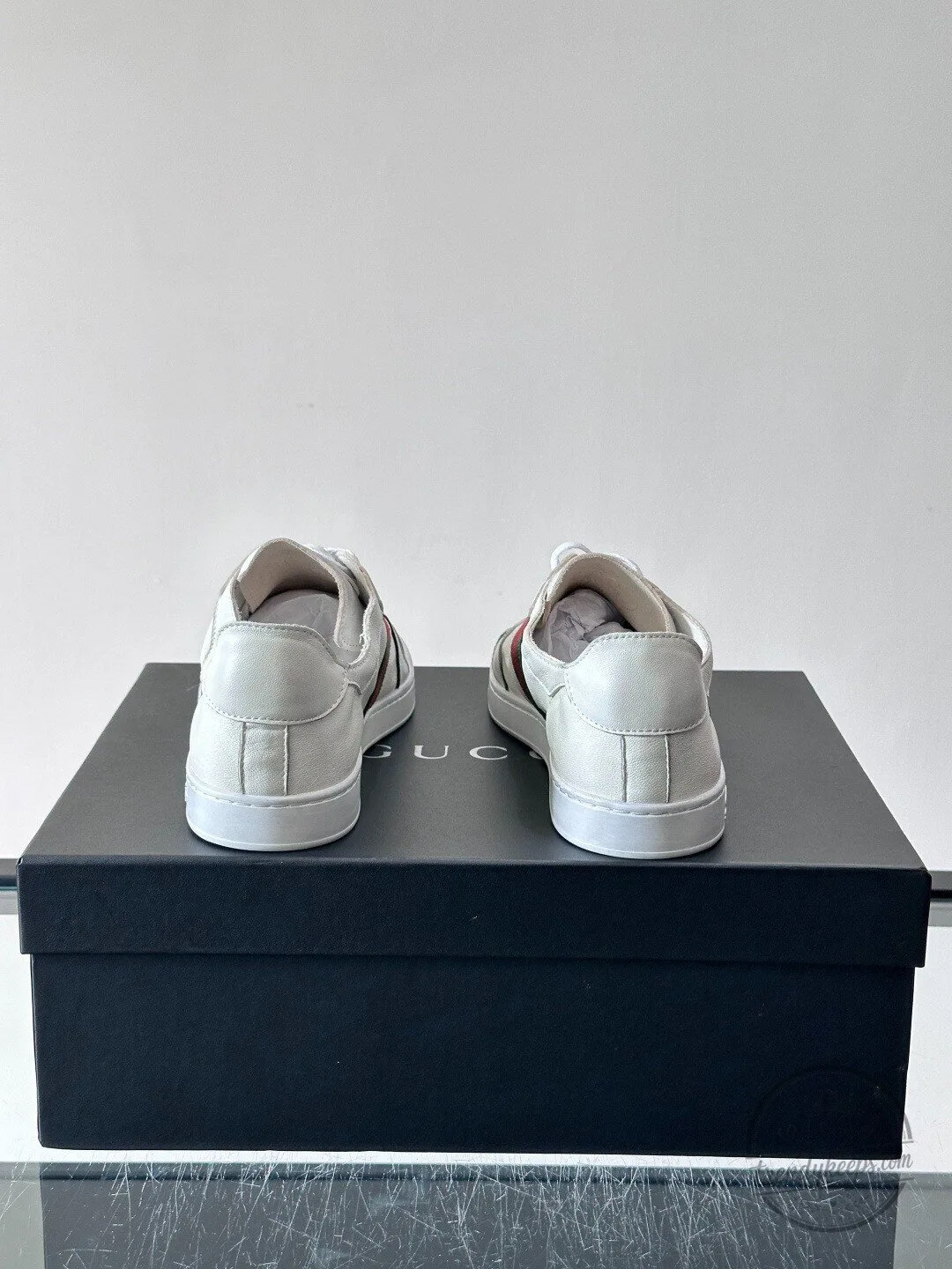 Gucci Low-Top Sneakers in White Leather Featuring Red and Green Web Stripe 8 Gucci Low-Top Sneakers in White Leather Featuring Red and Green Web Stripe